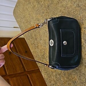 AUTHENTIC COACH HAND BAG!!